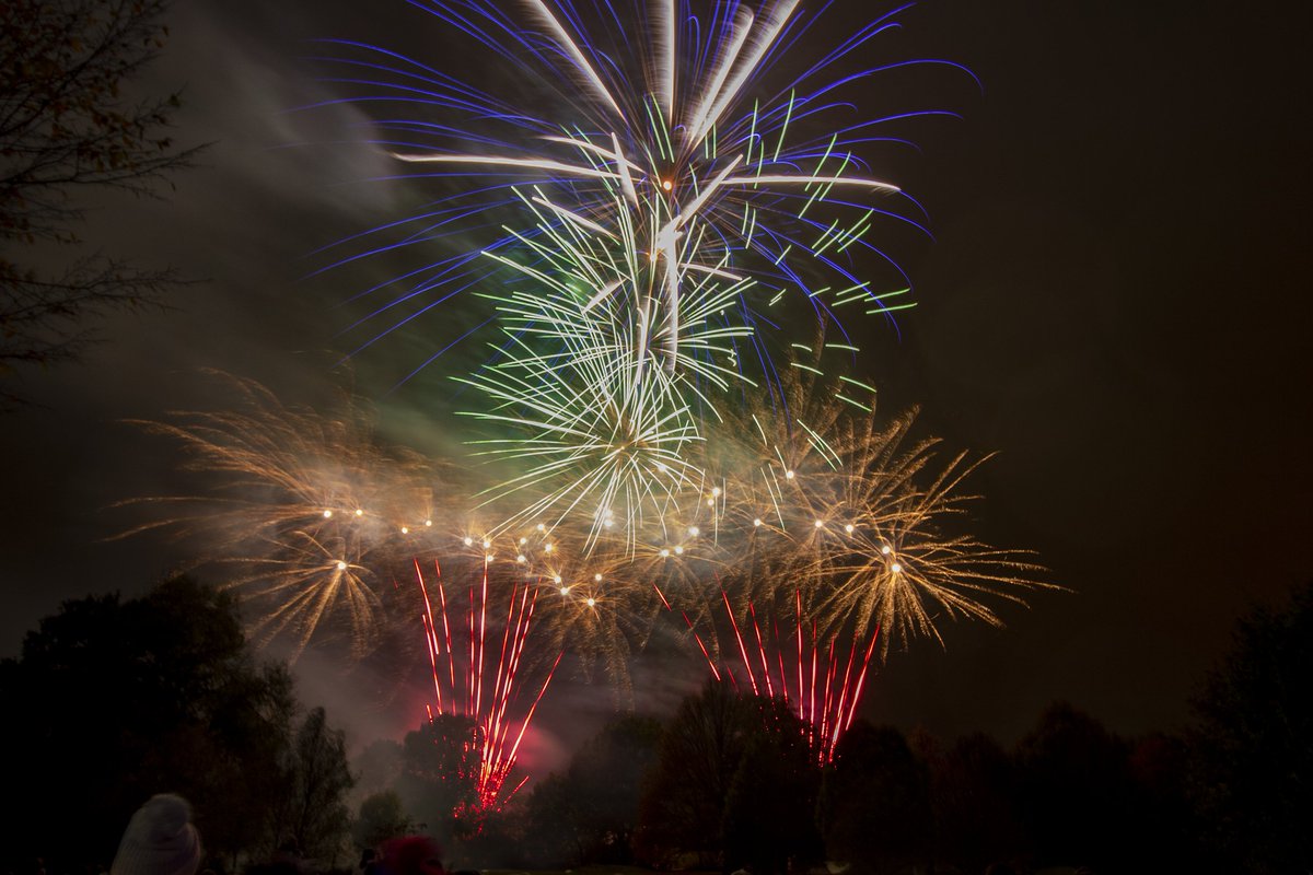 AldershotTC's tweet photo. The Rushmoor Fireworks Spectacular is back at Manor Park, Aldershot, on Saturday, 2 November – and entry will once again be free!
The event is one of the biggest &amp; best firework displays in he area and last year attracted over 12,00 people https://t.co/3EPcRZB7hm https://t.co/zosJZSU2E8