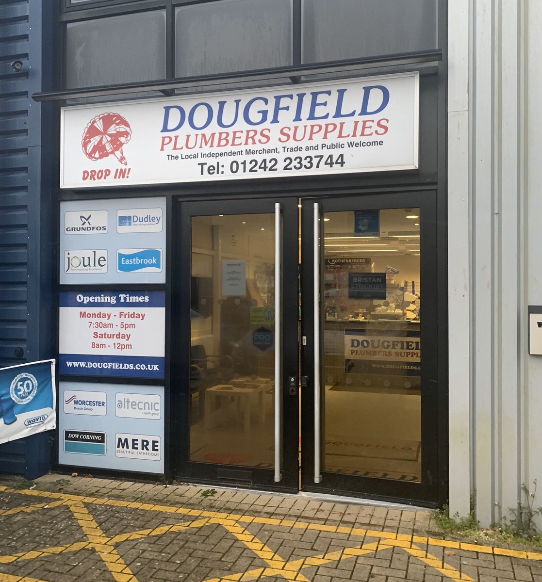 LG_DanDeakin's tweet photo. The bacon rolls are ready in #dougfields Cheltenham and the @baxiboilers #800 is on display as well as some amazing prices on the @MainHeating #ecocompact https://t.co/cgySA1KS2g