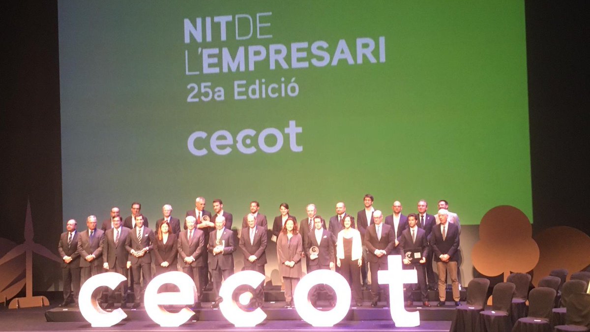 Felicitats a @PatronalCecot per la #NitCecot . Una àmplia representació de @CambraTerrassa va assistir per fer palesa la actual i necessària col·laboració