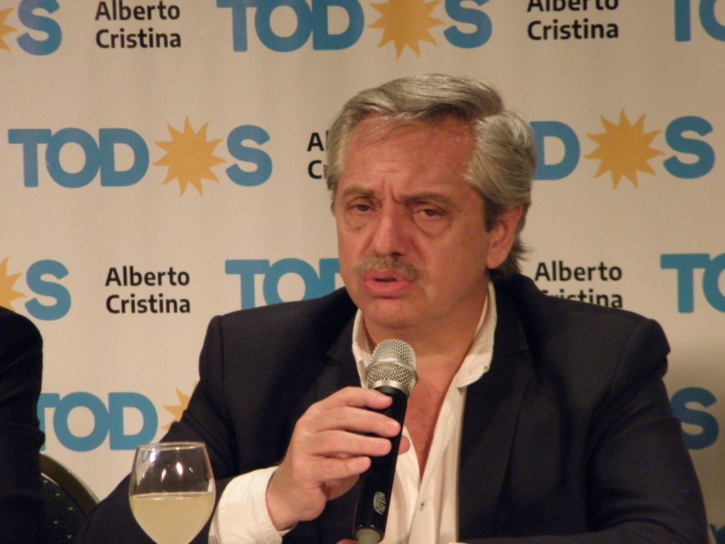 Alberto Fernandez de campaña en Bahía Blanca periodicoatico.com.ar/2019/10/23/alb…