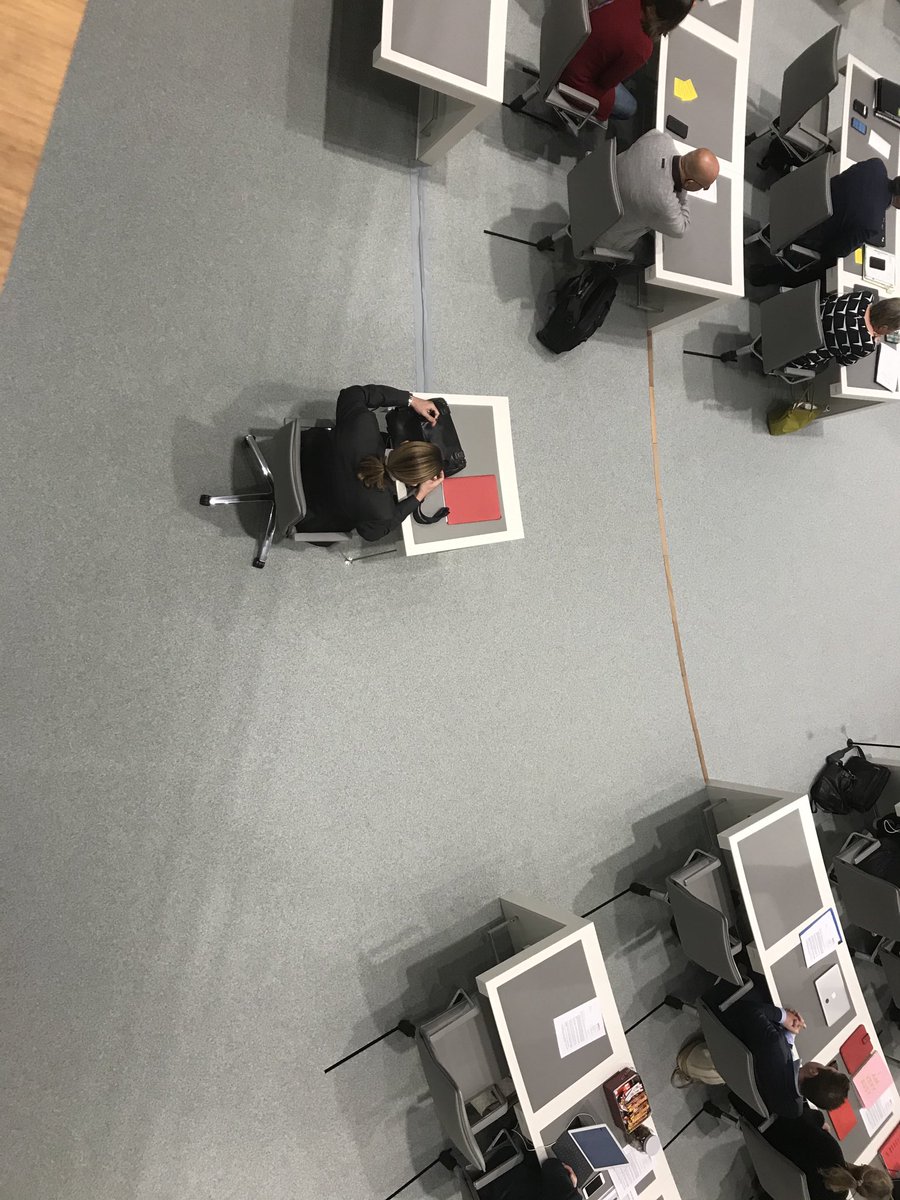 MichaelbBerger's tweet photo. #Beekhuis#landtag#spd#jetzt hat er einen einzelplatz, der spd-Lästerer beekhuis https://t.co/RPL74sQXEJ