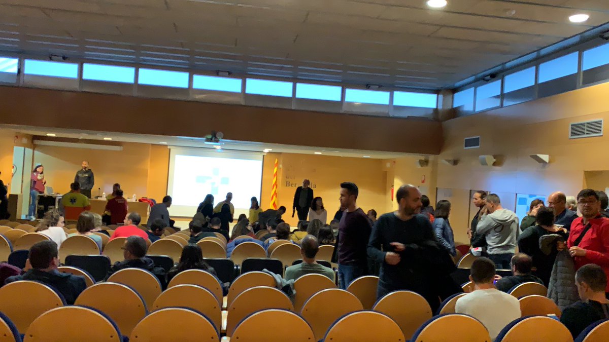 jornadesSEM's tweet photo. Comença d’haver-hi ambient a l’#updatecatcentral https://t.co/gpBGGup9sn