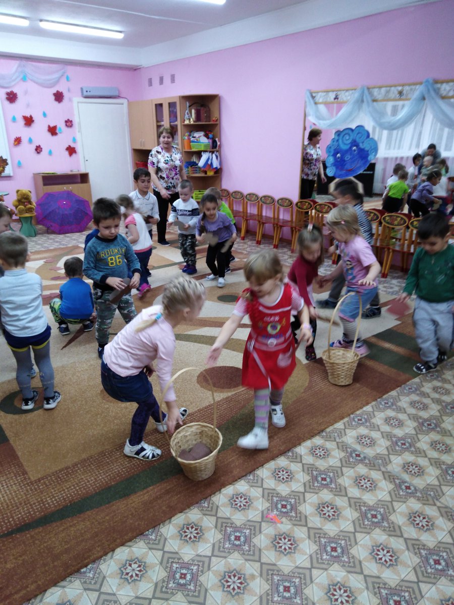 19.10.2019.г. В.В.Чернышова провела физкультурное развлечение "Прогулка на осеннюю полянку"