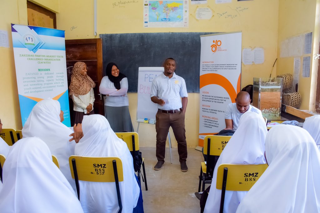 RahmaMwita's tweet photo. I have been too busy lately but i would me to take this chance and introduce the campaign @oyo_tanzania have launched in Zanzibar last week.
#PeaceGEN in partnership with @ZAFAYCO_znz
We are very much grateful for @globalpeacetz for their support.
1st Milestone Down π https://t.co/hBl65qqJkI