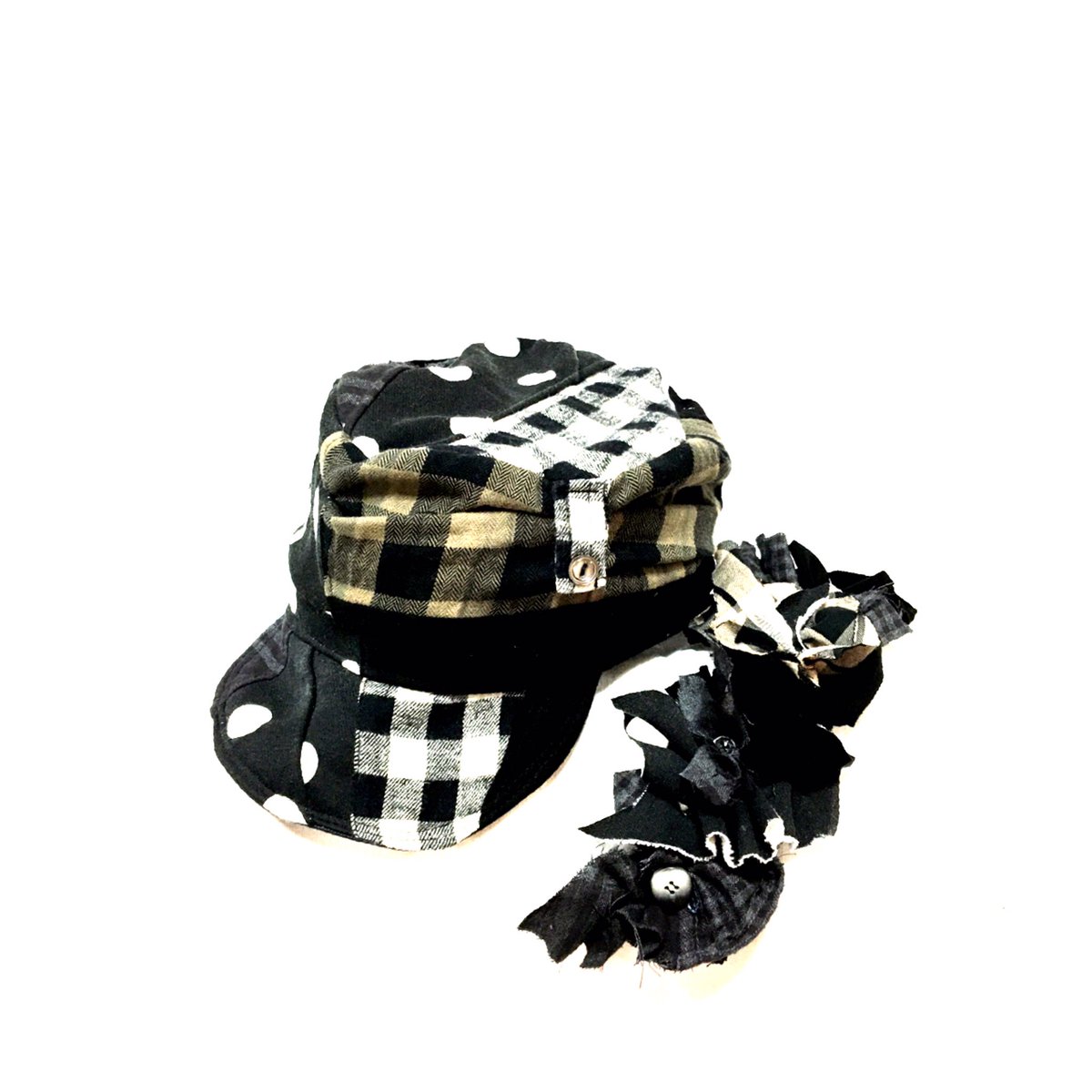 kaya1209's tweet image. new brand ✨
   帽子デザイナー＊tsuBomi＊
〜本日新作の入荷です！

blockcheck/○○○✨mix cap 
(内径60㎝程)
"装飾は取り外し可"

#patchworkcap #ライブ #衣装 #リメイク好きな人と繋がりたい #帽子好きの人と繋がりたい #帽子デザイナー #ブロックチェック #ドット #flannel