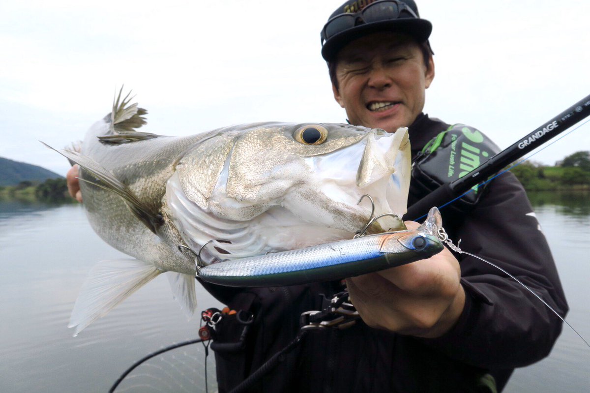 GREENBOWL_HIGH's tweet photo. ってことで

撮影は

なんと

APIA TVのロケでした！！

濱本 国彦プロ

この見事な九頭竜シーバス

お互い信じ合えてるからこそ出せたと言ってくれる

そんな濱本さんをこの笑顔にさせた１本・・・ヤバいでしょ？

オンエア楽しみに待っててね！

#apia
#apiatv
#atv
#濱本国彦
#cj
#福井
#九頭竜川 https://t.co/x6CZQMgTHQ