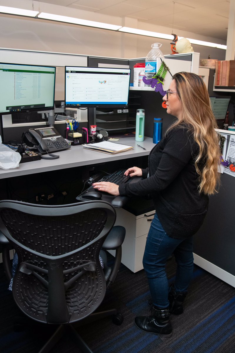 LACountyCEO's tweet image. @CSSDLA #CEOTour #Day10 Seeing community engagement strategies to help mostly dads make support payments=strengthens families. Mobile outreach, improved hotline, services at non-traditional places like @LACountyLibrary
#SupportLA #LACounty #ServiceinAction