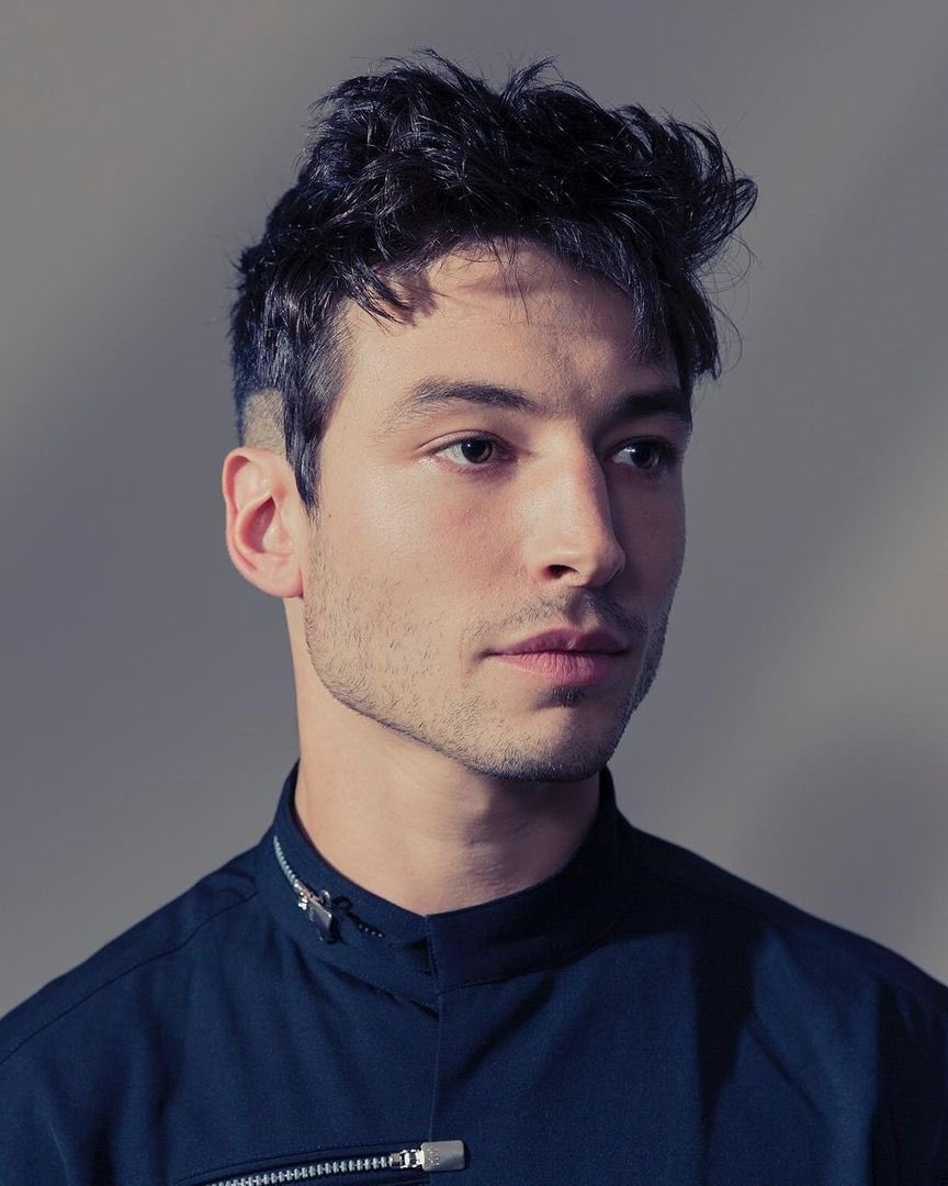 “Also, to the assholes asking if I slipped with my razor, no. It’s a fashion choice.”