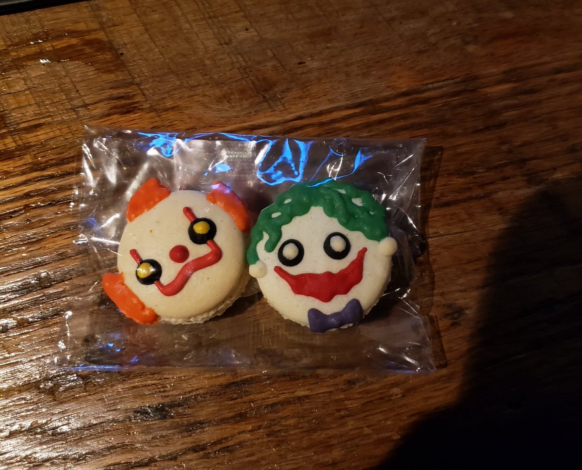 Iwasthinking_'s tweet photo. Adorable macarons by #daango they are delicious even if scary. They also remind me of @irvi_wan_kenobi and me. Same same but different...but not the effed up murder stuff lol #pennywise # joker https://t.co/2b2vQfLu1A