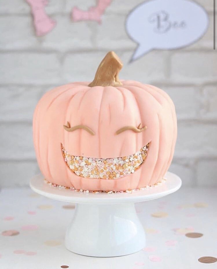 triflecosmetics's tweet photo. Hawww! Can’t believe how cute this 🎃-shaped cake is! I truly admire people who have the skillset and time to do something as pretty as this🥰
📸: @AmourDuCake 
#triflecosmetics #repost #makeup #cosmetics #beauty #desserts #halloween #cake #summer #cakes #cakedecorating #pumpkin https://t.co/pvJqxEGU4D