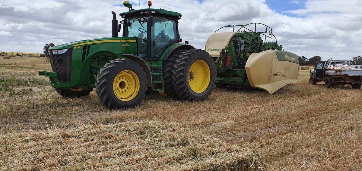 JackStallard14's tweet image. I've gone from never running a baler in my life to running a krone by myself. Its been a learning experience, thats for sure
#hay19 #johndeere #krone #farming #sinkorswimbaby