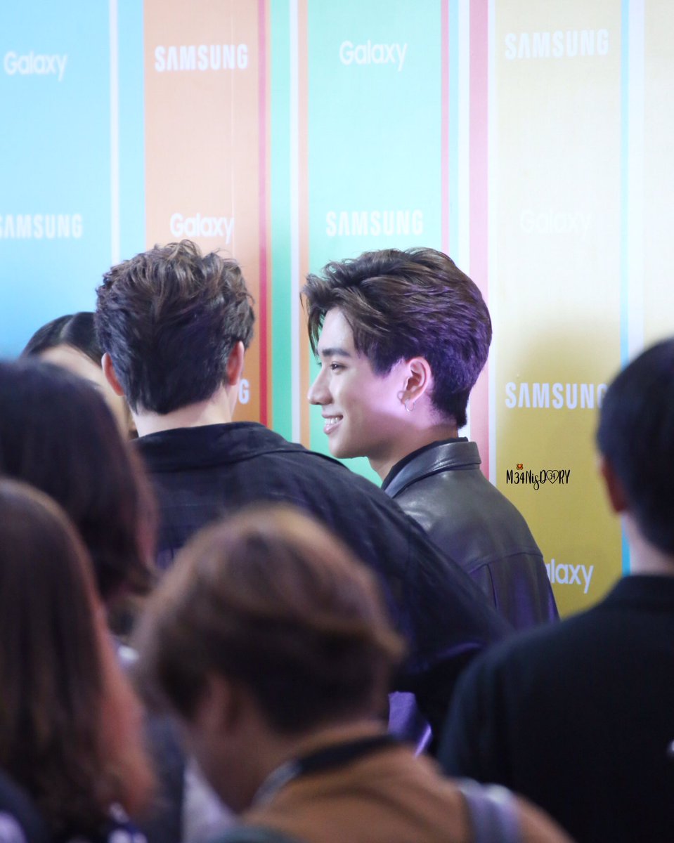 DearyDearyy's tweet photo. เพิ้ดยิ้มอะไรให้แดดดี้ค้าบบ🤣
#2kiss #น้อนเจื๋อของพิ่มีน 🐻🐯
📸191022 - Siam Discovery

@m34nismind 
@perthppe 
#MeanPhiravich 
#รอยยิ้มของชูครีม 
#GalaxyCreatorxMeanPerth https://t.co/Wb4Ak0POvt