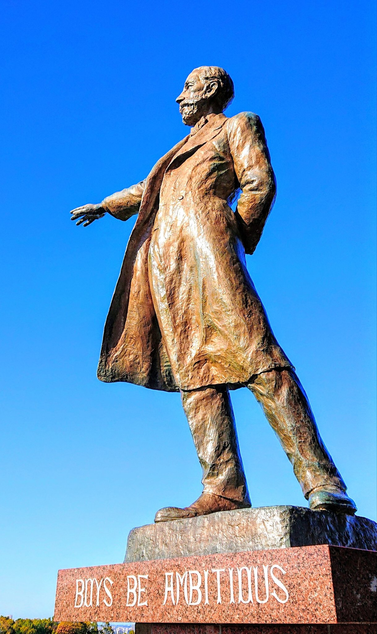 ハヤシヤ商事 公式 次はクラーク博士像 O V 北海道旅行 さっぽろ羊ヶ丘展望台 クラーク博士像 Boysbeambitious 少年よ大志を抱け 北海道大学 ハヤシヤ商事 T Co M7aoiyvcll Twitter