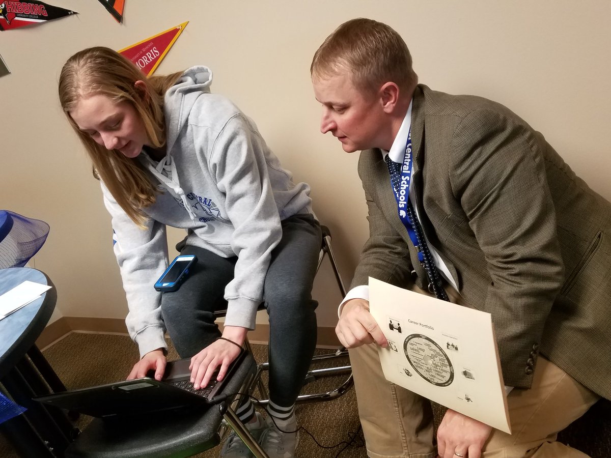 CGaedeEC's tweet image. Great day for college application day!  #mnstate #ckm2019 #isd2580