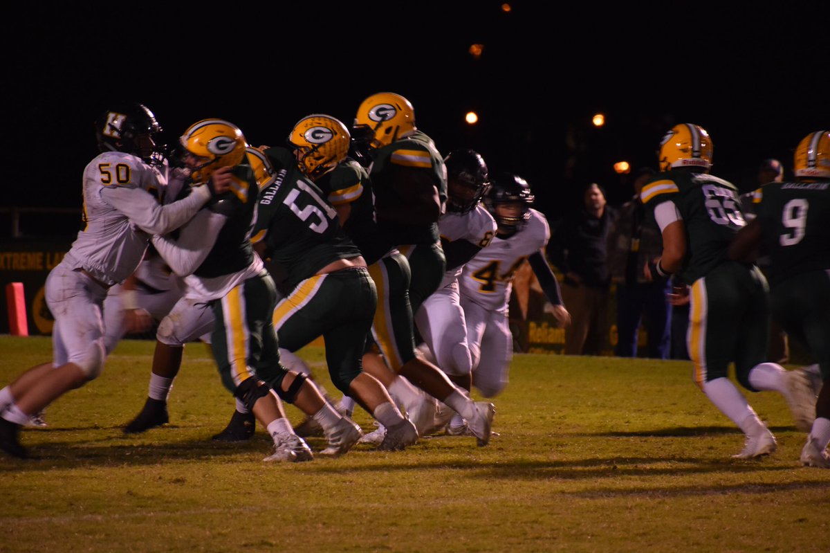 Look at that wall created by the boys upfront. <a href="/NikStawicki/">Nik Stawicki</a> <a href="/minor_hayden/">Hayden Minor</a> @WingertStephen @BB @CoachWatson19