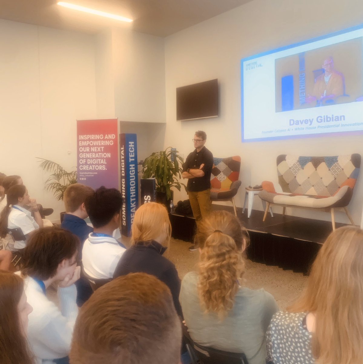 SD_BNE's tweet photo. Not your average Wednesday for these lucky students as they listen to Davey Gibian talk all things digital from hacking (white hacking) to the White House and what it’s like to solve problems for the president. 😱😱😱 #somethingdigital https://t.co/SwvaaUoNwR