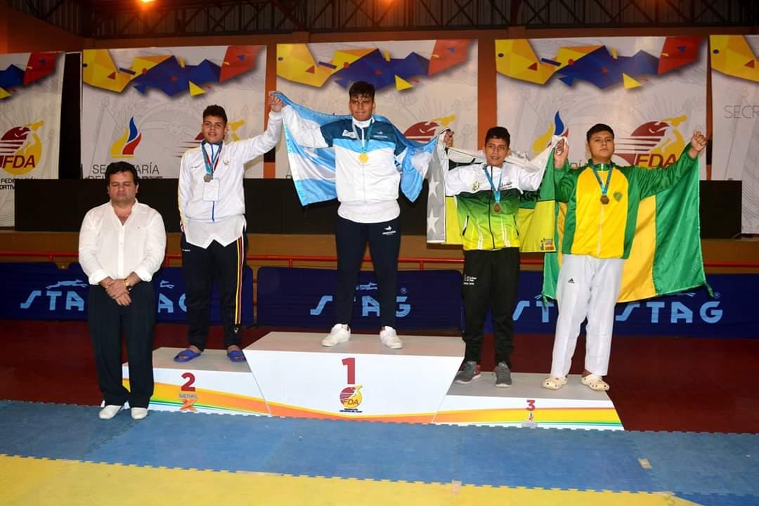 FedeOrellana98's tweet photo. #Taekwondo 🥋 | Excelente participación de nuestros deportistas en este segundo día de competencia, donde lograron alcanzar 3 medallas de bronce en las categorías Fly Cadetes y Heavy Cadetes. #JuegosMenoresEc https://t.co/RF7DVg9Z9v