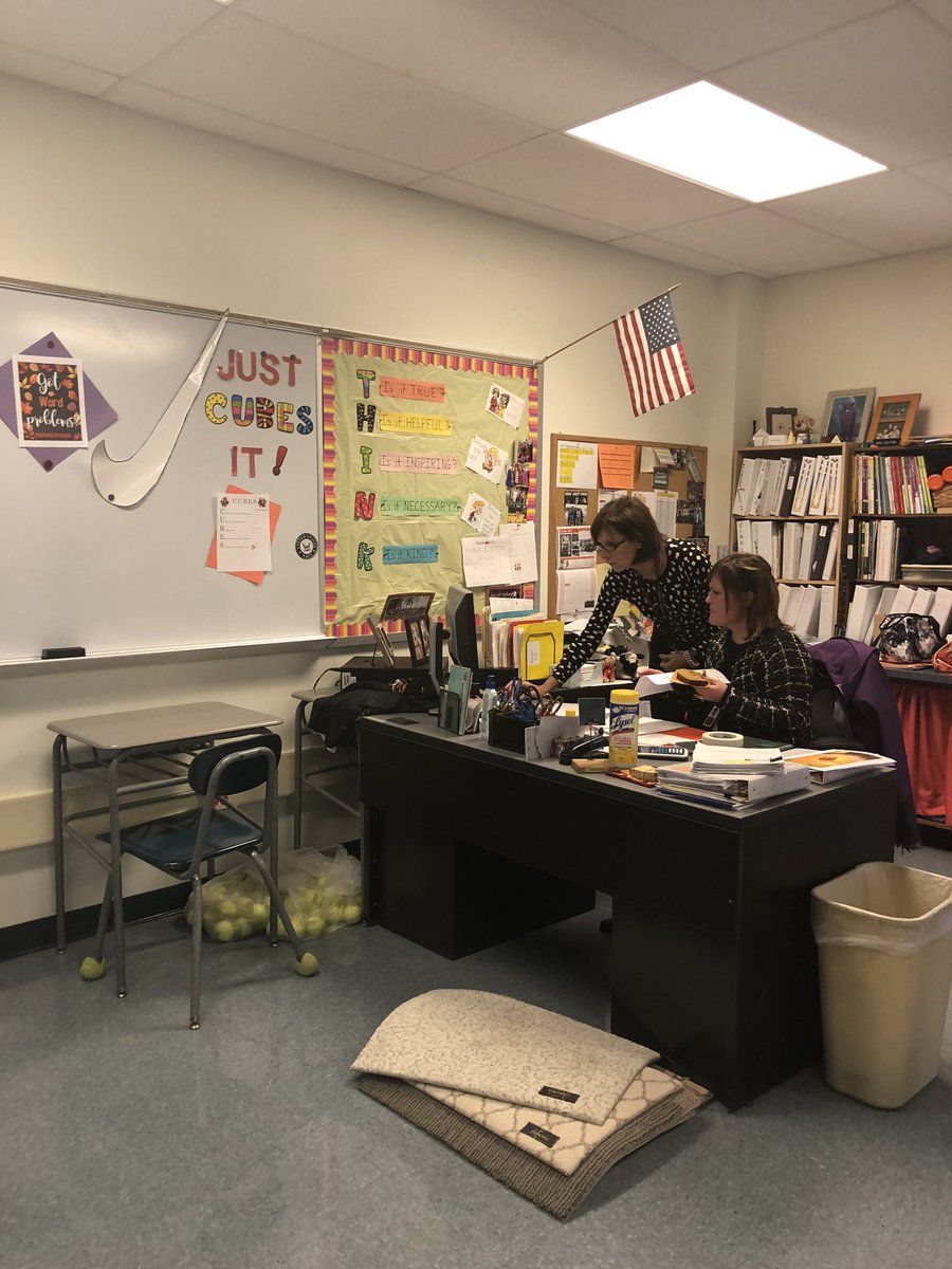 TaweeponFarrar's tweet photo. Our instructional coaches created an opportunity to visit each other’s classrooms with an Open House for teachers! #instructionalcoaching #bestprofessionaldevelopment #SharingMakesUsStronger #collaboration https://t.co/jhog2acJEA