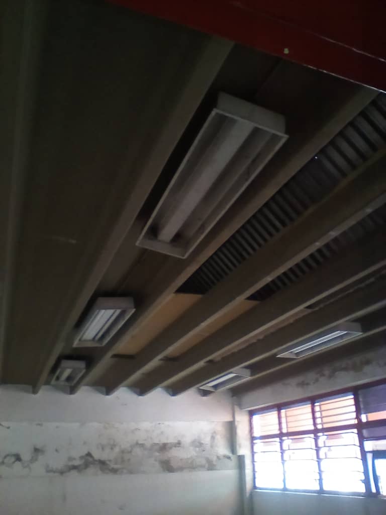 #22Oct Desinstalación y Revisión de las lamparas de las aulas del PNFA en el CFS Simón Rodriguez, a cargo de la MTP Lorena López del curso de mantenimiento básico de electricidad.
<a href="/WuikelmanAngelP/">Wuikelman Angel P.</a>