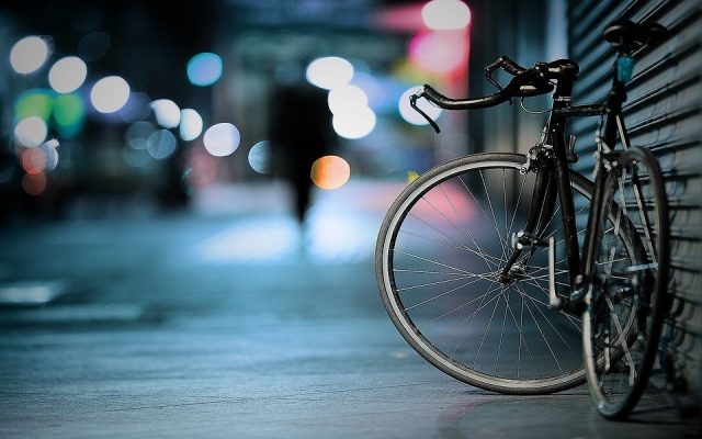 anitaclarap's tweet photo. Las bicicletas no son solo para el verano https://t.co/rrJeB4zEvA vía @nosolotendencia https://t.co/AdFgRYOPfq