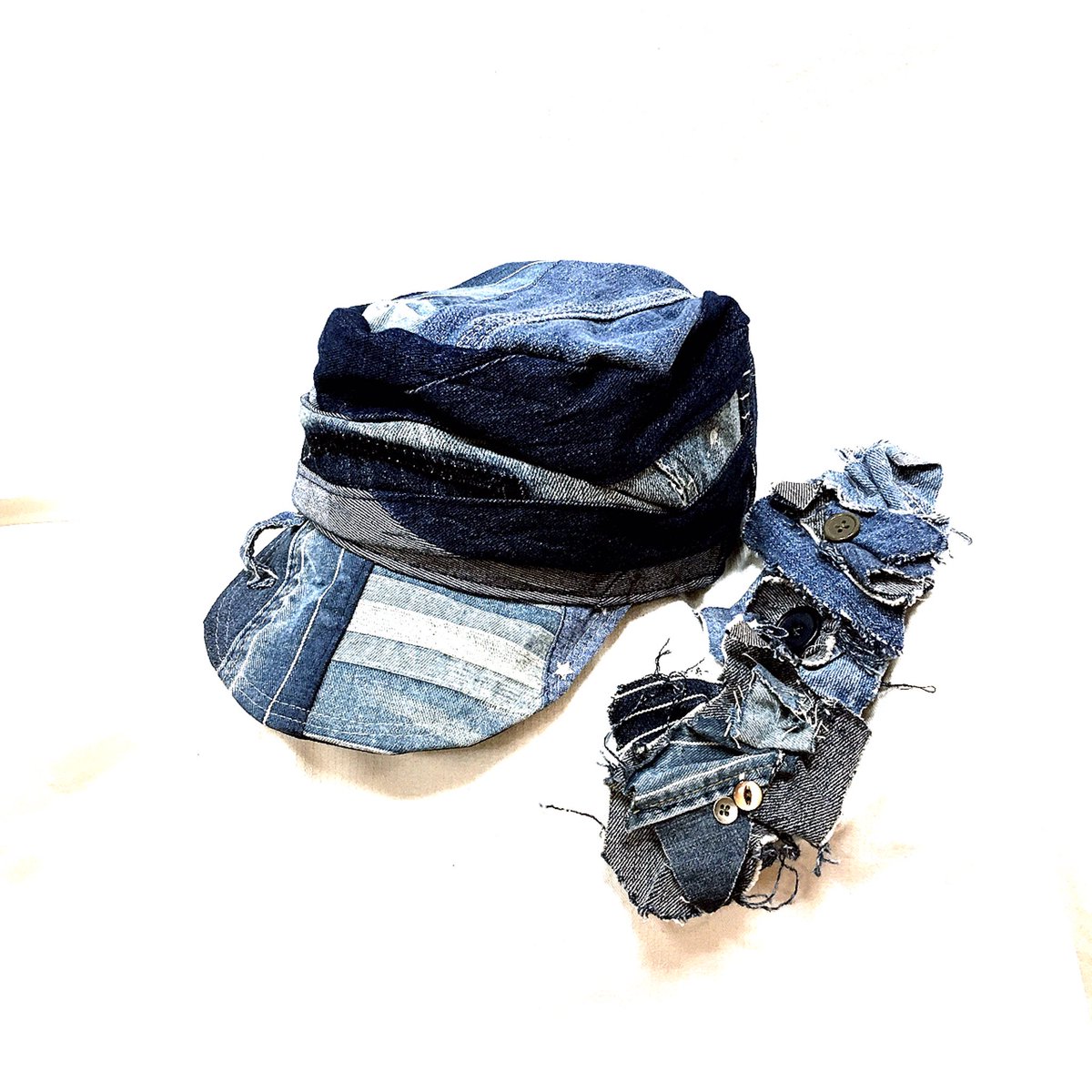 kaya1209's tweet image. new brand ✨
   帽子デザイナー＊tsuBomi＊
〜本日新作の入荷です！

denim  mix cap 
(内径57.5㎝程)
"装飾は取り外し可"

#patchworkcap #ライブ #衣装 #リメイク好きな人と繋がりたい #帽子好きの人と繋がりたい #帽子デザイナー #denim #denimcap