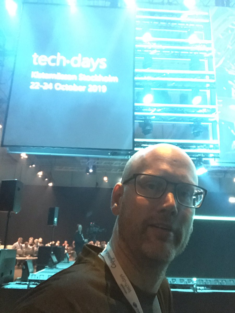 dag Techdays! Tillsammans med En Liten Podd Om It (#ELPOIT) och #Visolit.
Ser ni nån av oss med tröjor med nån av loggorna så kom fram och hälsa! Hittills är det bara Niklas som kommit fram. :)
#EmbraceKnowledge #TDswe