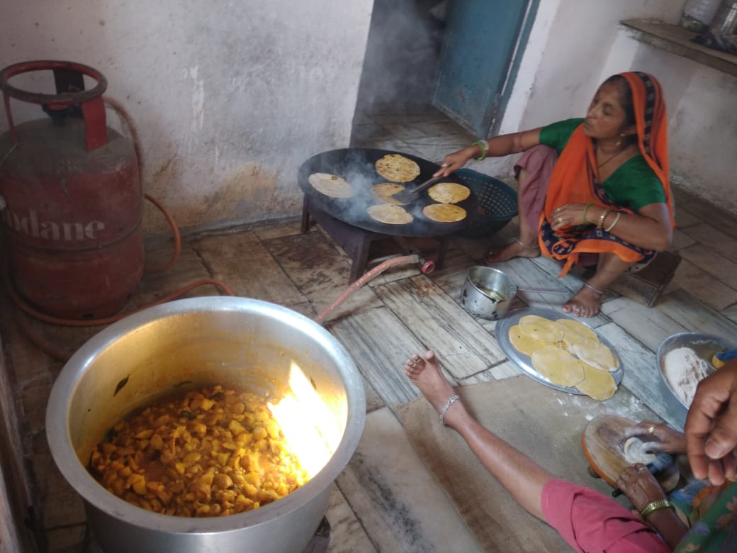 MChansma's tweet photo. Inspected FPS shop, Mid day meal, aanganwadi and ongoing EVP by BLOs 
Village : Vasai @CollectorPatan @Supria85830231 https://t.co/u5j6ZJLvYK
