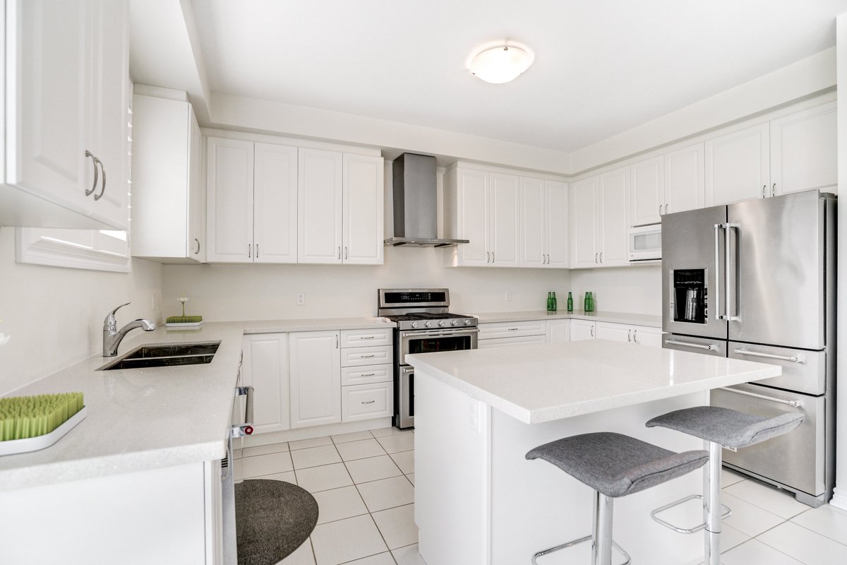 GoetzRealty's tweet image. 😍Priced For #QuickSale😍   
2319 Dobbinton St. Oshawa
MLS: E4586990 Price:$799,900
3149 square feet 5 Bedroom, 3.5 Bath Home With 3rd Floor.  Very Unique Layout!!

#OshawaRealEstate #Northoshawa #OpenConcept #Bright