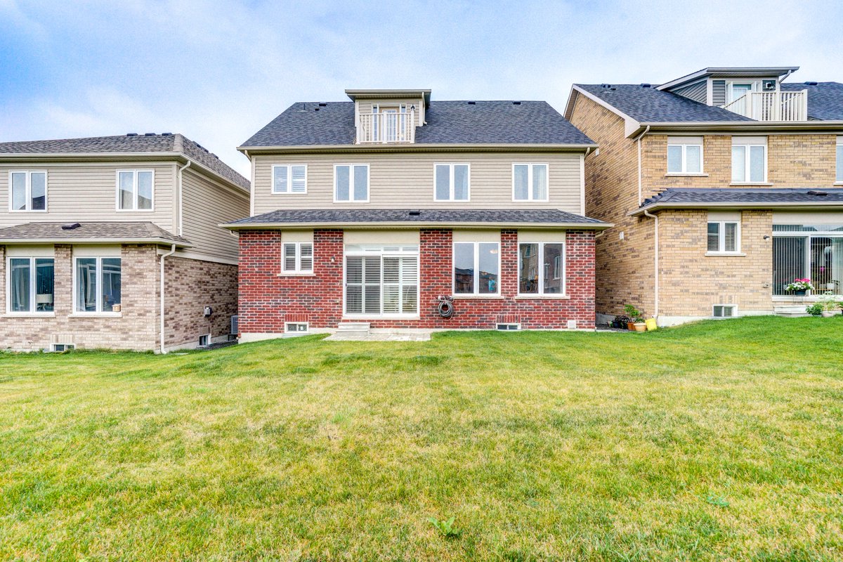 GoetzRealty's tweet image. 😍Priced For #QuickSale😍   
2319 Dobbinton St. Oshawa
MLS: E4586990 Price:$799,900
3149 square feet 5 Bedroom, 3.5 Bath Home With 3rd Floor.  Very Unique Layout!!

#OshawaRealEstate #Northoshawa #OpenConcept #Bright