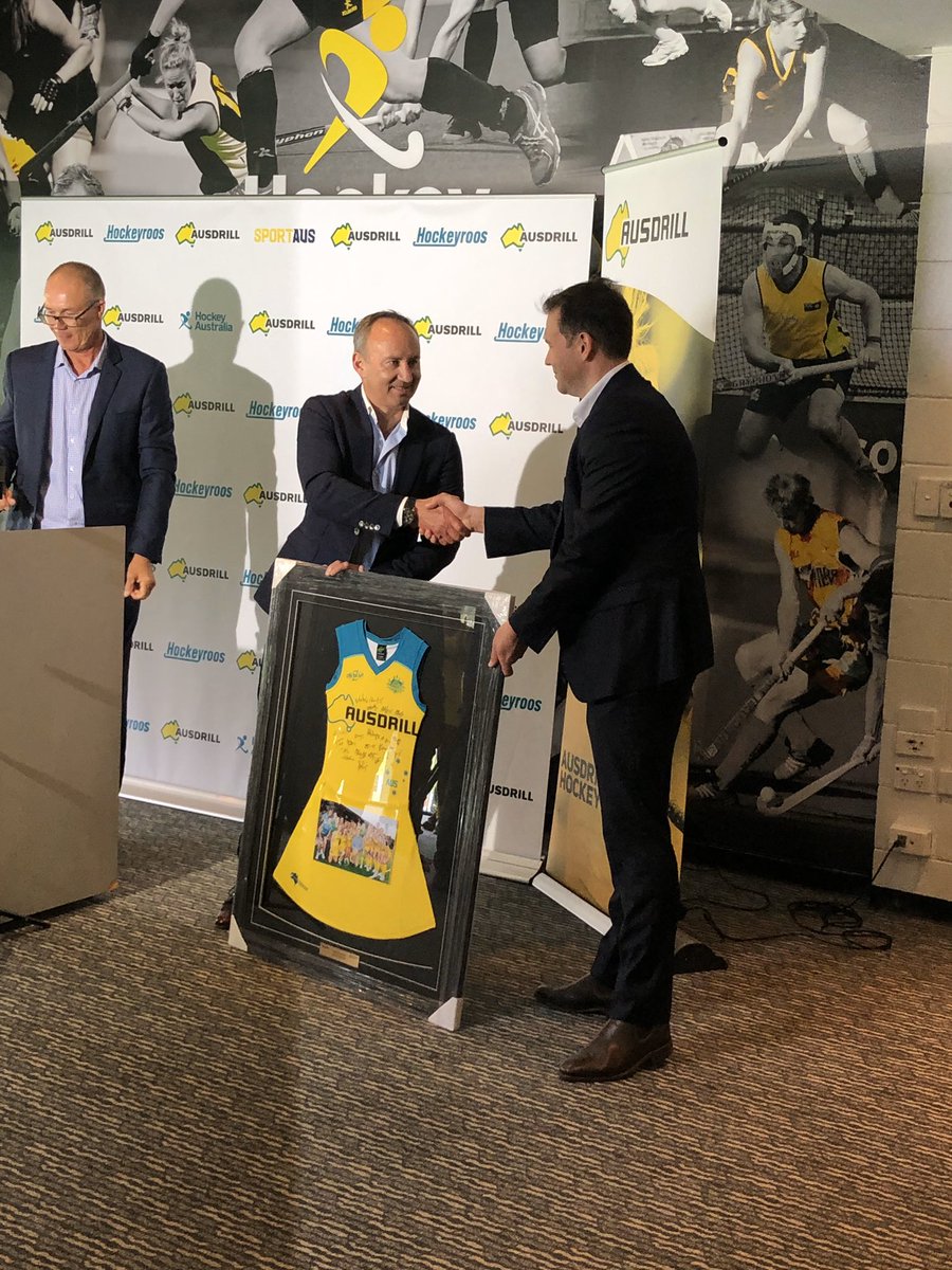 Hockeyroos tweet media