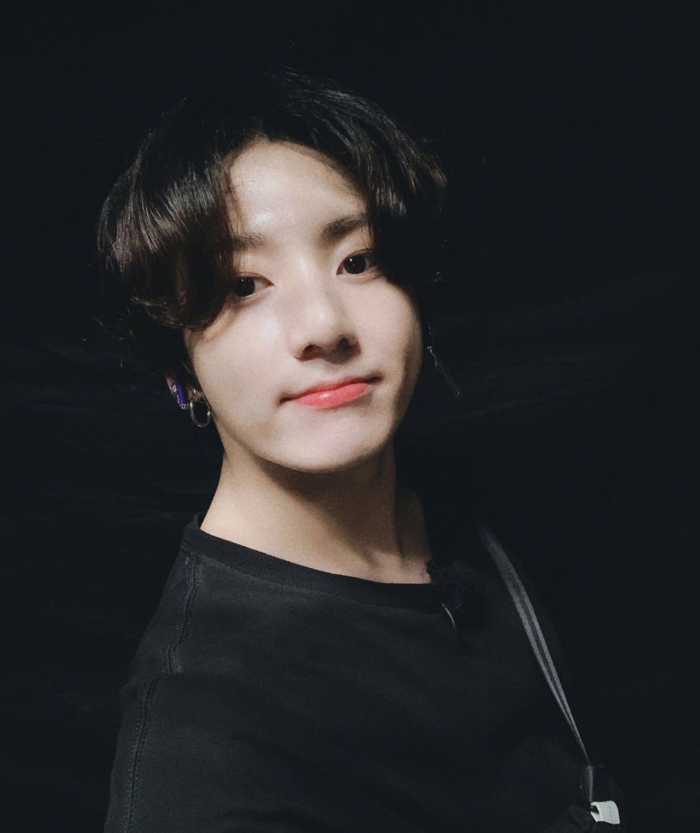 peachcrush_jk's tweet photo. 전정국 다 숨겨ㅠㅠ https://t.co/XczgWywmVi