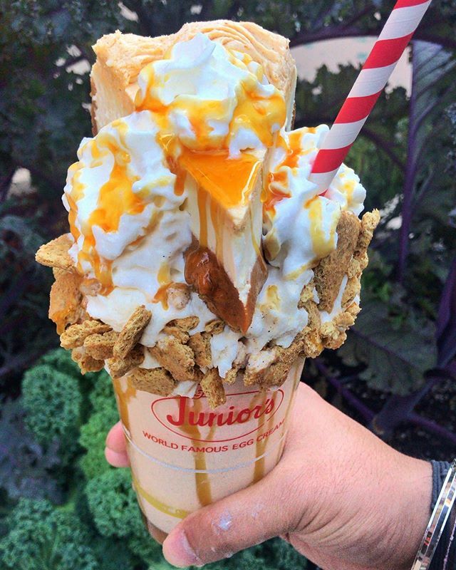 @juniorscheesecake giving everyone “Pumpkin” to talk about! 😋
In Picture-
Pumpkin Cheesecake .
.
.
📍Junior’s Restaurant &amp; Cheesecake, Times Square .
.
.
#Cheesecake #Pumpkin #PumpkinPatch #PumpkinCheesecake #Fall #Halloween #EatTheWorld #Munchies #No… ift.tt/2MFiDJ8