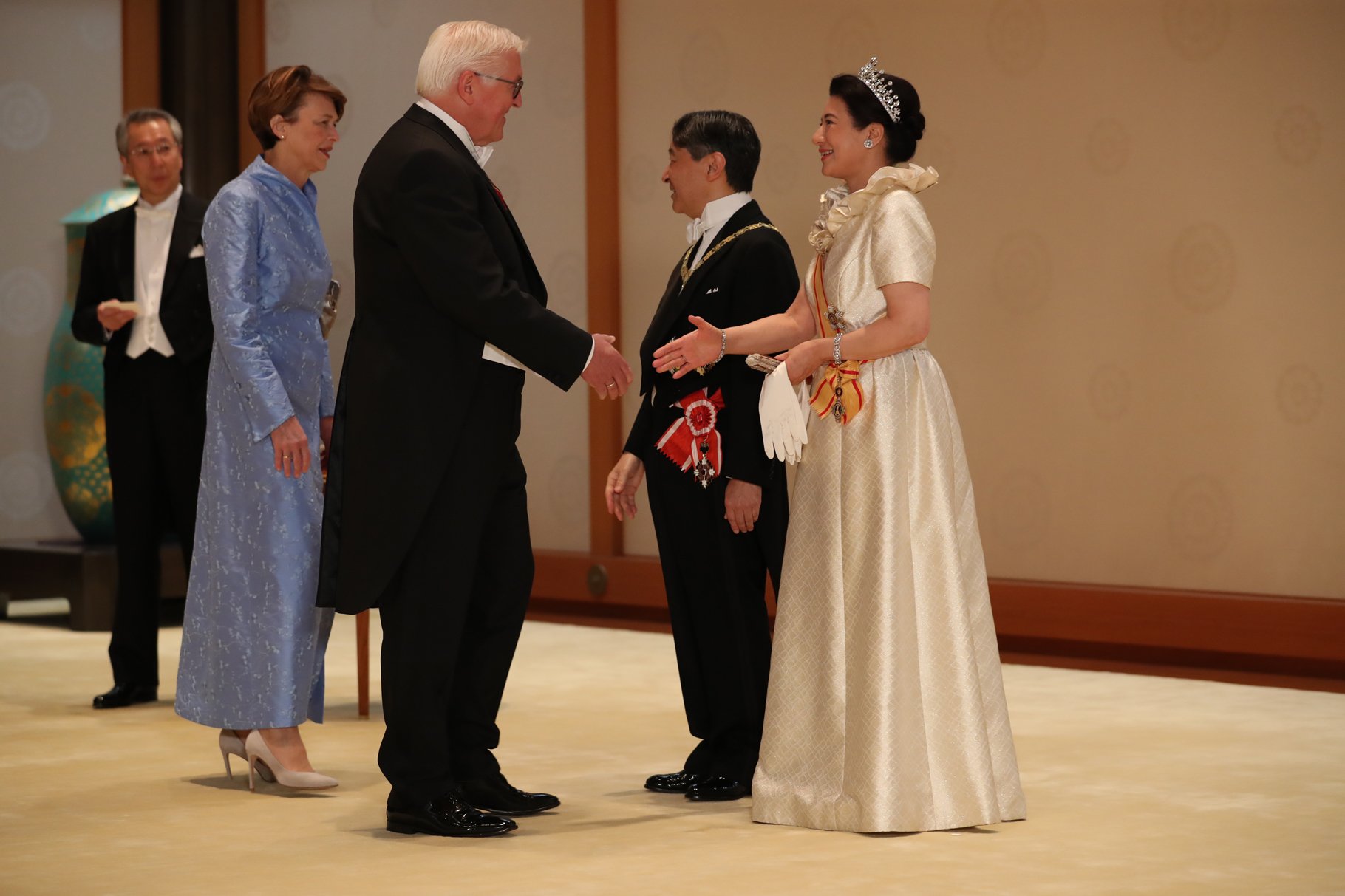 ドイツ大使館 シュタインマイヤー大統領は昨晩 即位礼正殿の儀に引き続き饗宴の儀にもご招待いただき 出席しました T Co Cvjx9dn3a3 Twitter