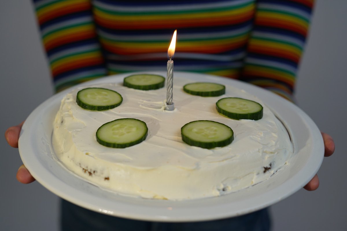 The1000yearGIF's tweet photo. The animation reached frame 123456 on Sunday the 20th of October, at 13.03:05 UTC+3. A cake was summoned to celebrate the occasion. #gif https://t.co/x3fEiDwS3T