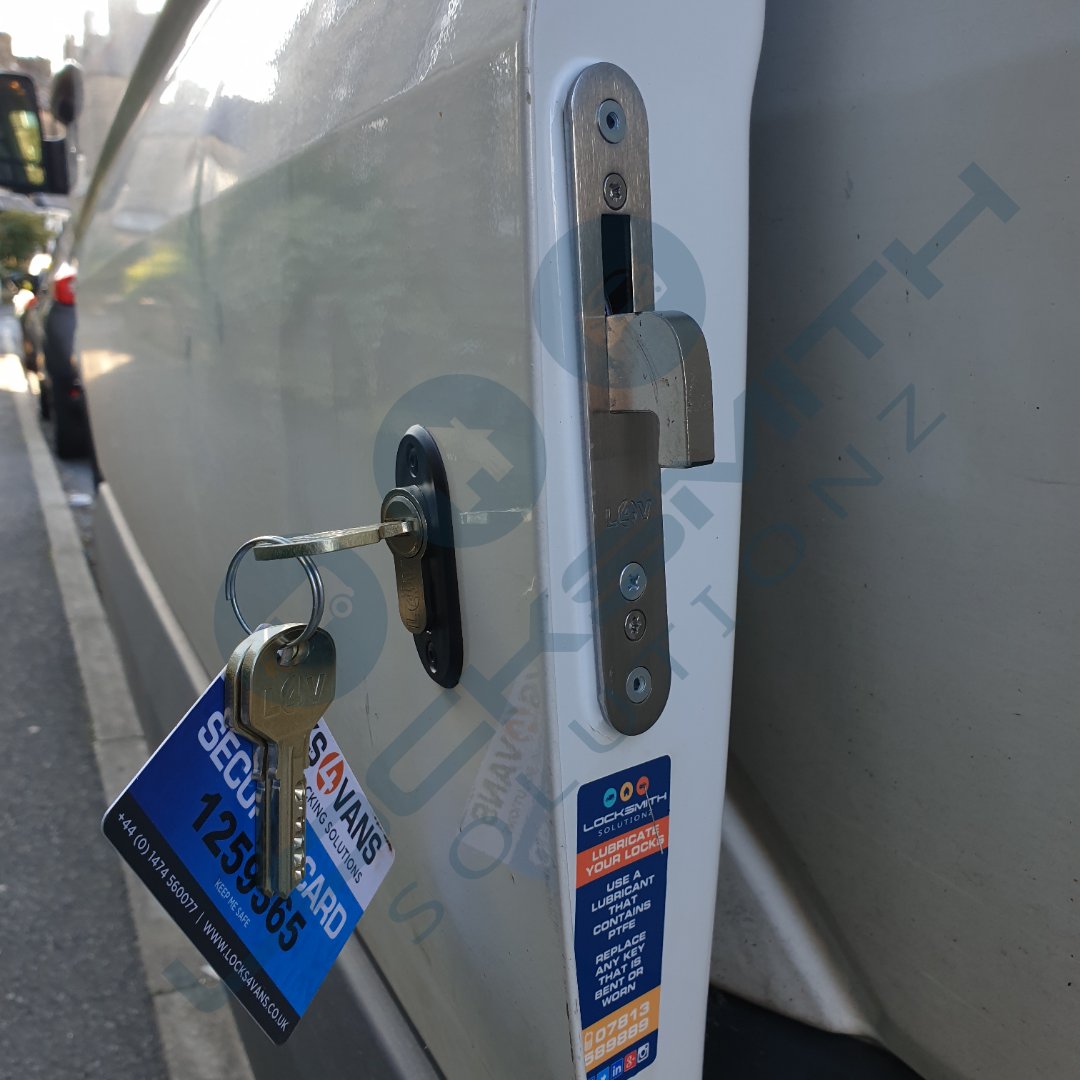 LockSolutionz's tweet image. Hook Locks fit after an unfortunate break-in in Silsden 
.
.
Owner opted for no Armaplates on this one which usually covers all damage done 
.
.
#deadlock #hooklock #highsecurity #tseries @Locks4VansLtd