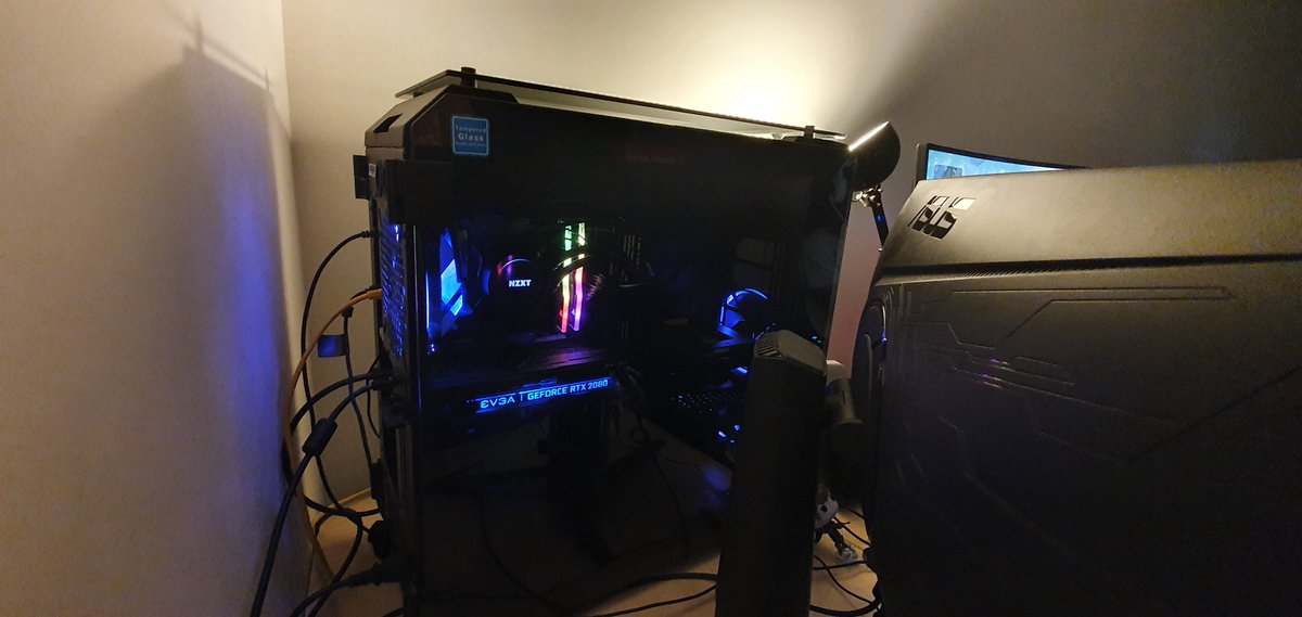 ttvaliyah_wren's tweet photo. New pc baby #pcbuild #custompc #2080super #2kmonitor https://t.co/asQHhwvxK9