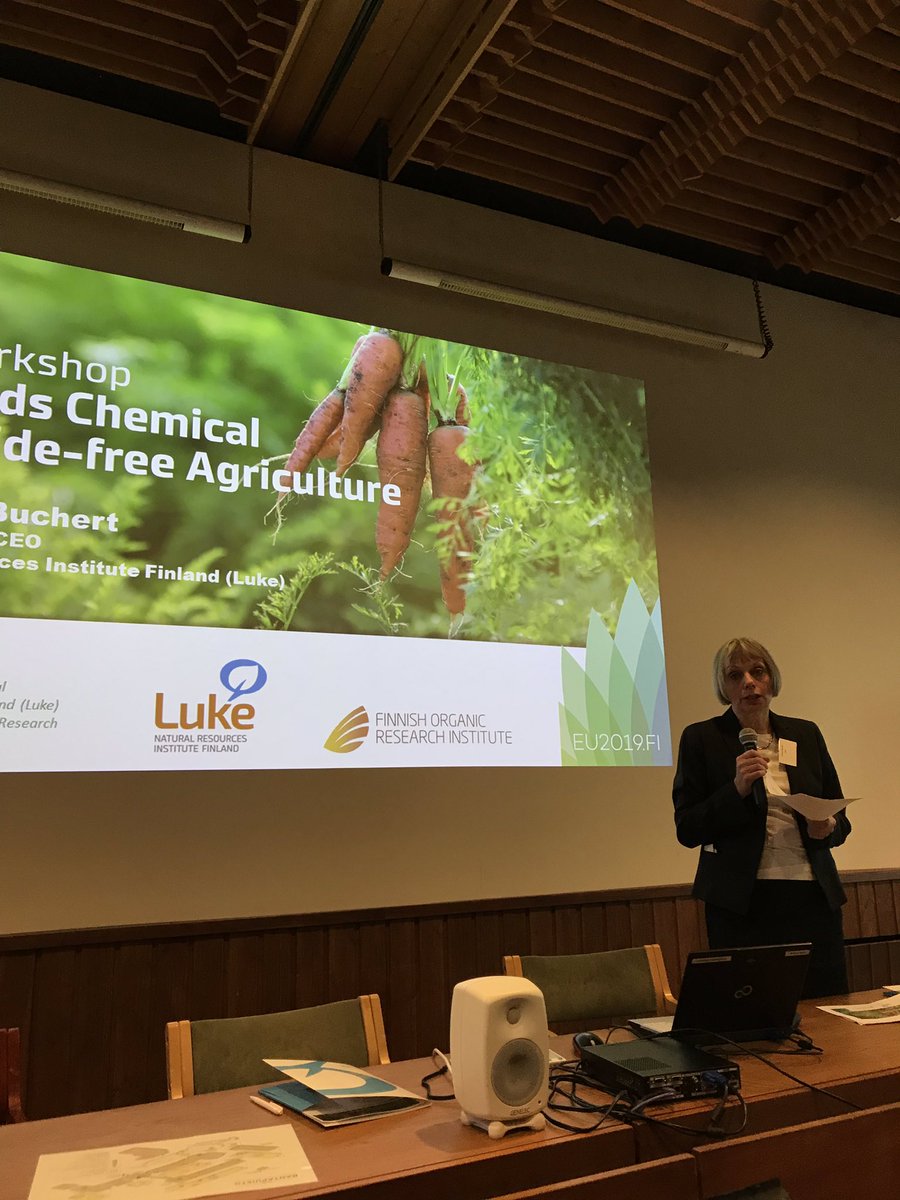 mspeltonen's tweet photo. Miten edistetään kemikaalitonta tuholais- ja tautitorjuntaa maataloudessa? Pääjohtaja @JohannaBuchert @LukeFinland avaa seminaarin Helsingissä. #pestcide-free @mmm_fi https://t.co/U68xGzTWOV