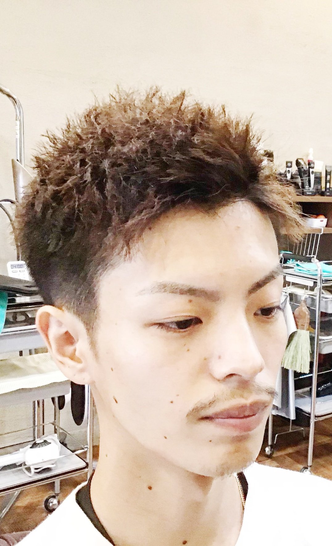 ট ইট র メンズヘアカタ特集 インフィニィト新長田 スタイル名 刈り上げツイスト コメント 刈り上げ ツイストで男らしさが溢れ出ています スタイリング ソフトワックス を軽く付けてツイスト感を出してます メニュー内容 カット ツイスト シェービング ট ইট র メンズヘアカタ特集 インフィニィト新長田 スタイル名 刈り上げツイスト コメント 刈り上げ ツイストで男らしさが溢れ出ています スタイリング ソフトワックス を軽く付けてツイスト感を出してます メニュー内容 カット ツイスト シェービング