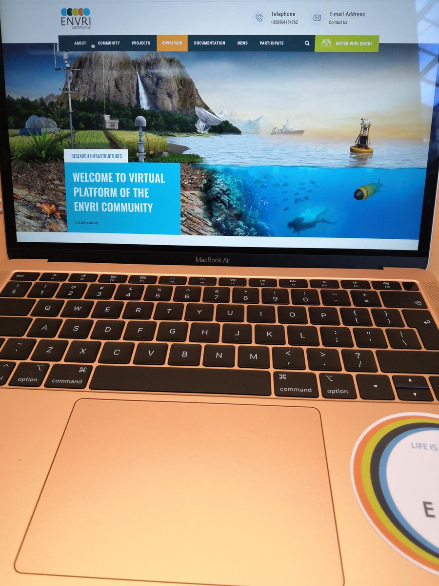 My brand new laptop from the Apple's special #ENVRIFAIR edition. I swear the sticker was already included 🤞🤥😜

Also a small teaser of our new @ENVRIcomm website that will soon be public ...