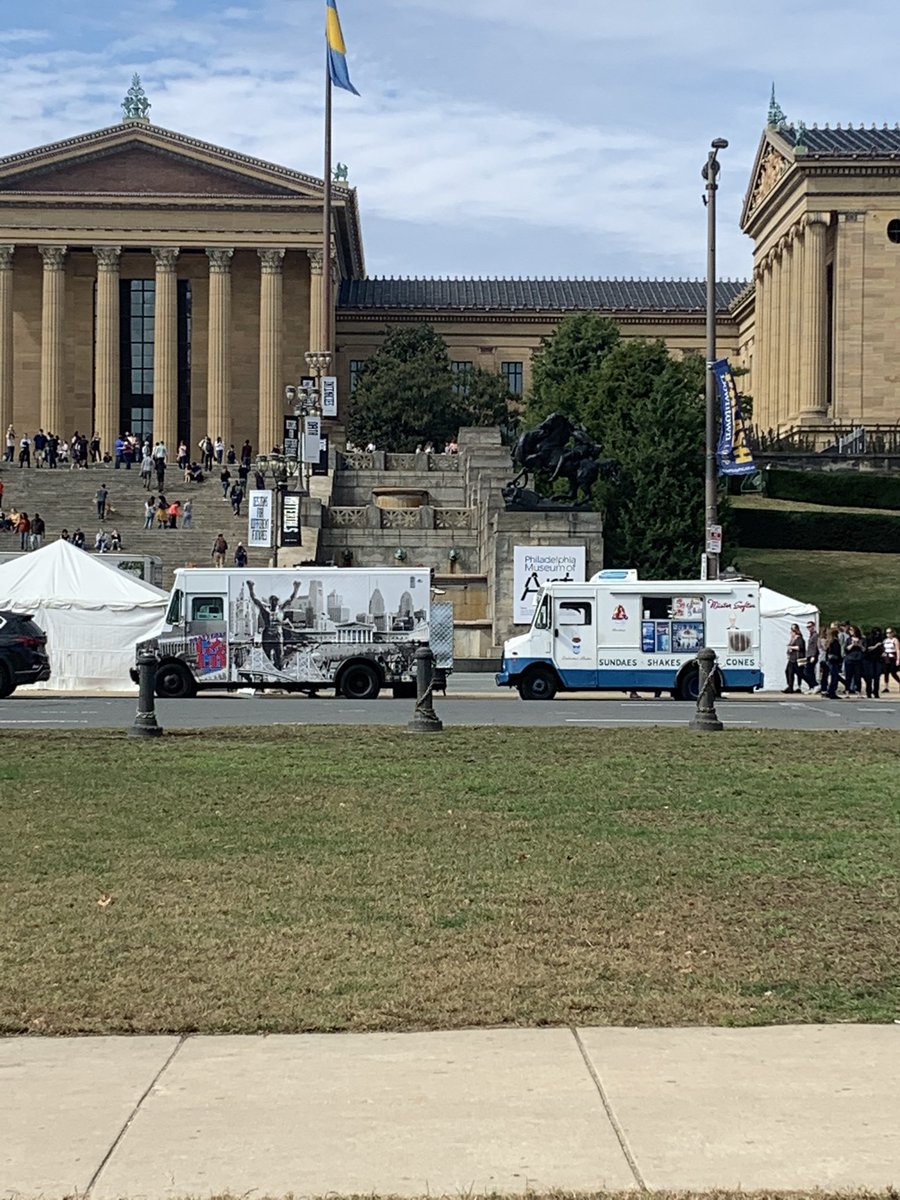 I am getting ready to  go to the Art Museum see you there #phillydilly #Phillyfoodtrucks #cheesesteaks #bestinphilly #humpday #phillystreats #phillyeats #phillyfoodies