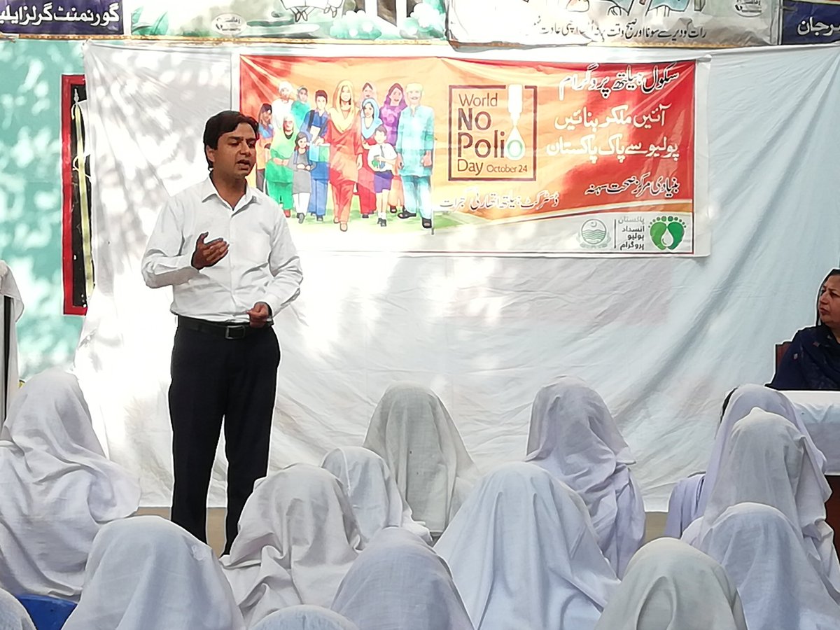 Jamilahmad84's tweet photo. #SHNS District Gujrat giving awareness to students regarding NO POLIO Day

@PakFightsPolio
@UNICEFpolio
@EndPolioNow https://t.co/hSM09ZyCIY