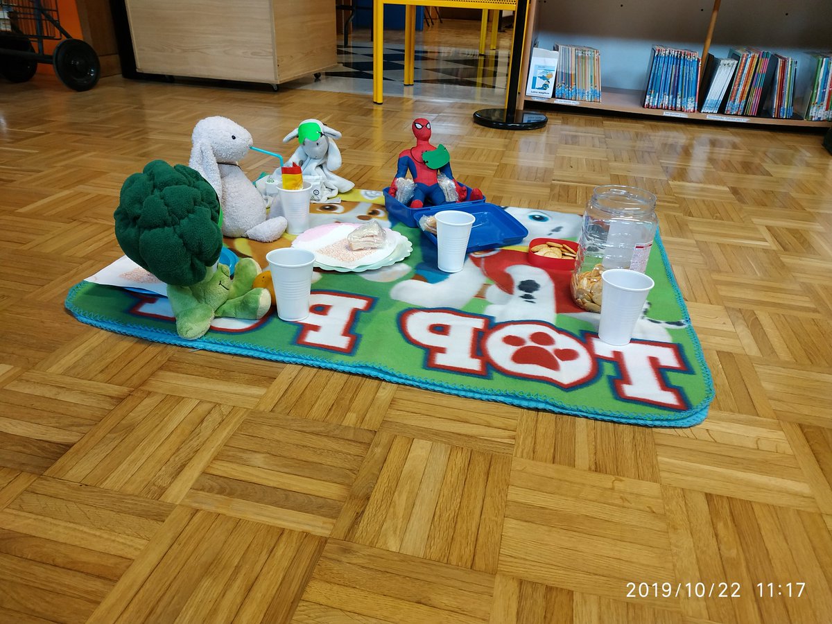 DK_Liburutegiak's tweet photo. #Panpinpijamafesta arrakastatsua. 29 panpin ekarri zituzten. Mila esker parte hartzeagatik. 
Gaur #Liburutegiareneguna, argazkien erakusketa #Lugaritzliburutegian. https://t.co/hxmBrvScLx
