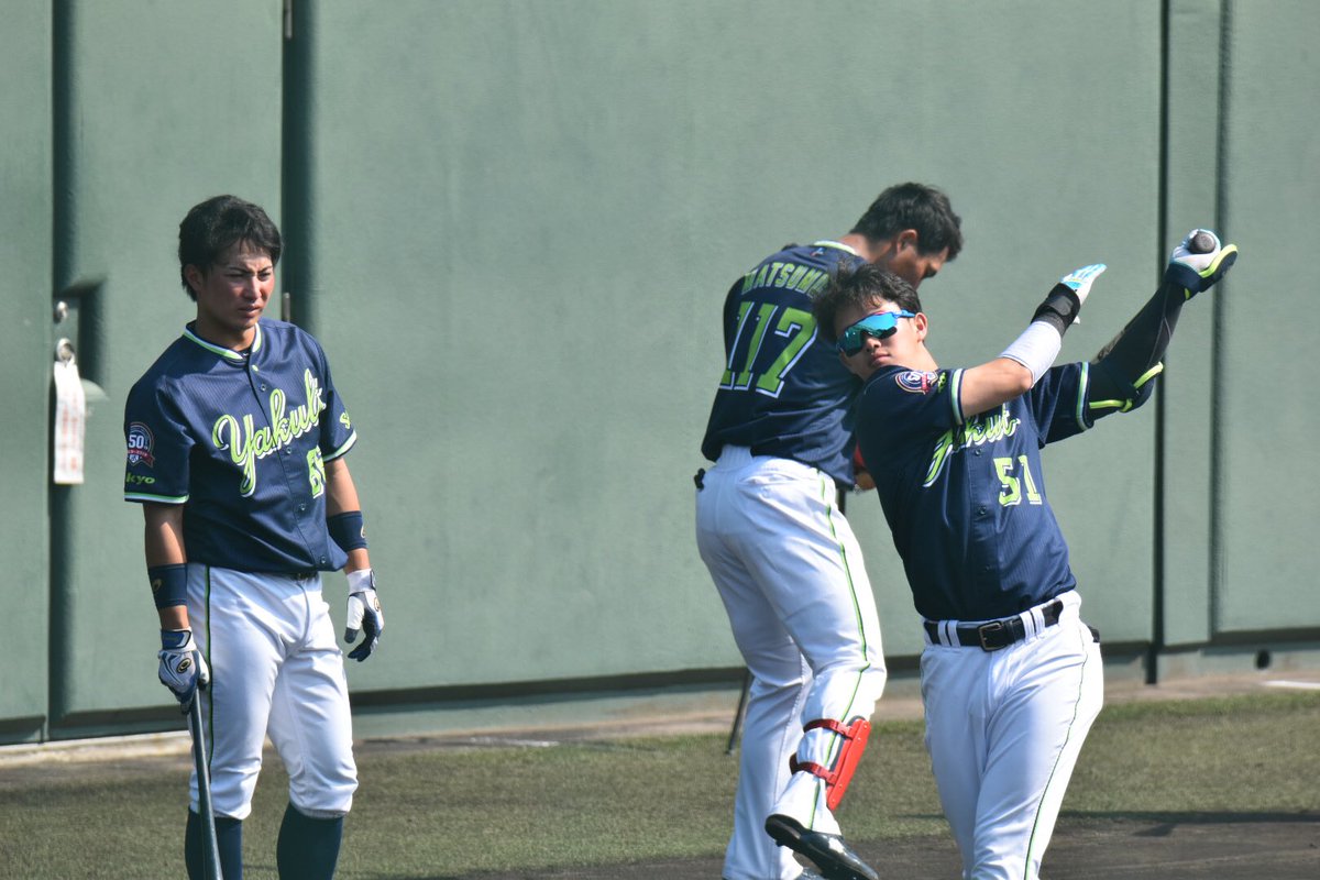 お菓子 昨日の試合前のお写真です 黒霧島とかいろいろ見どころがありました 濱田太貴 濱田 吉田大成 ヤクルト ヤクルトスワローズ Swallows Sokken フェニックスリーグ 10月22日カープ戦