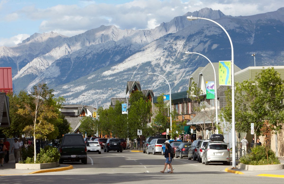 CONNECT WITH JASPER

Complete with onboard Wifi, the Edmonton Connector transports you in luxury to #Jasper and the #Canadianrockies while keeping you connected online.

#sundogtransportationandtour
