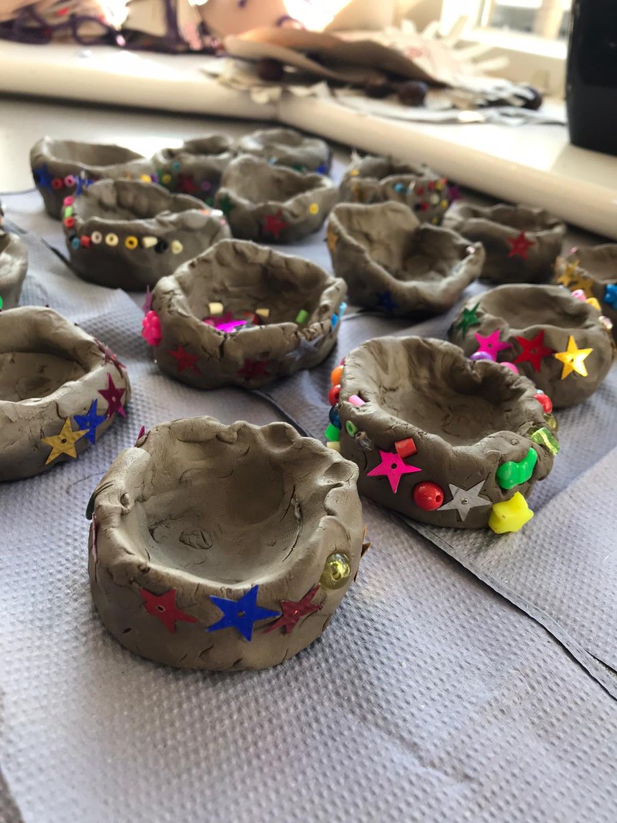 DringhousesPS's tweet photo. Early Years have been using their super strength to make Diva lamps this morning to celebrate Diwali! #DringEarlyYears #DringRE https://t.co/7EAemCY5uK
