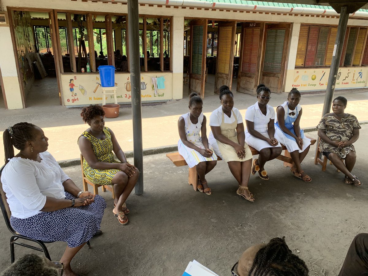 EmFynn's tweet photo. It is good to have #ReflectiveSession with the mentees. It’s an opportunity to know what to improve in e next lesson.@TTELGhana @b_woode @robinedwardtodd @Mina_Maakua @moegovgh #TSF #CentWest. https://t.co/TUqPjBOSba