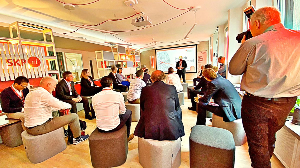 LMH's tweet image. Heute spannende #DigitalLearningJourney der Stadtsparkasse Düsseldorf zu Gast im #SKPlab von @s_kreditpartner am Gendarmenmarkt. Organisiert von @RobinHoody88.
#sparkassenfinanzgruppe #nextlevel @sparkasse #innovation #startups #digitaltransformation