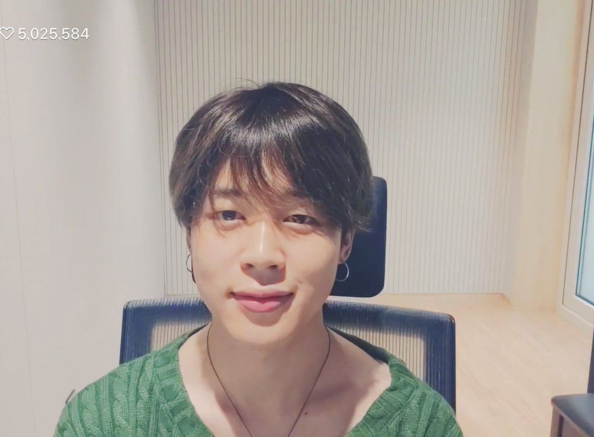 BTS____Eren's tweet photo. 夜中の3時頃、友達とお泊まりしててさすがにみんな寝てるだろうな〜って思って深夜テンションでインスタライブしてどうせ誰も聞いてないからってみんなで恋バナしてたら片思い中のジミンが見に来てて、しかもそれに気づくの遅くてしばらく好きな人について語っていた時にはもうこの世の終わりだよね https://t.co/dd0HLNFoDW