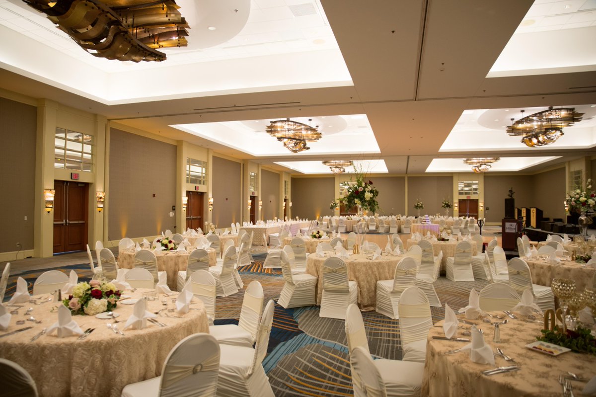 Happy #WeddingWednesday! What a gorgeous set up!! We'd love to be a part of your #HappilyEverAfter. Message us today and we'll get you in contact with one of our amazing wedding coordinators!

📷 Complete Weddings Omaha