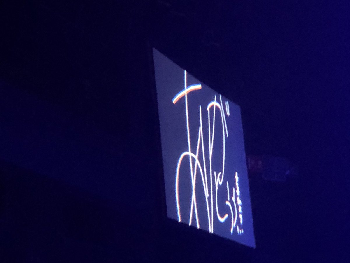 さっとん ずっと真夜中でいいのに のライブとてもよかったです Acaねさんのボーカル は優しくて力強かった 幻想的な空間の中で 文字通り顔が見えなくても 人と人は 音楽を通じて繋がれるのだと感じられるようなライブでした ずとまよ